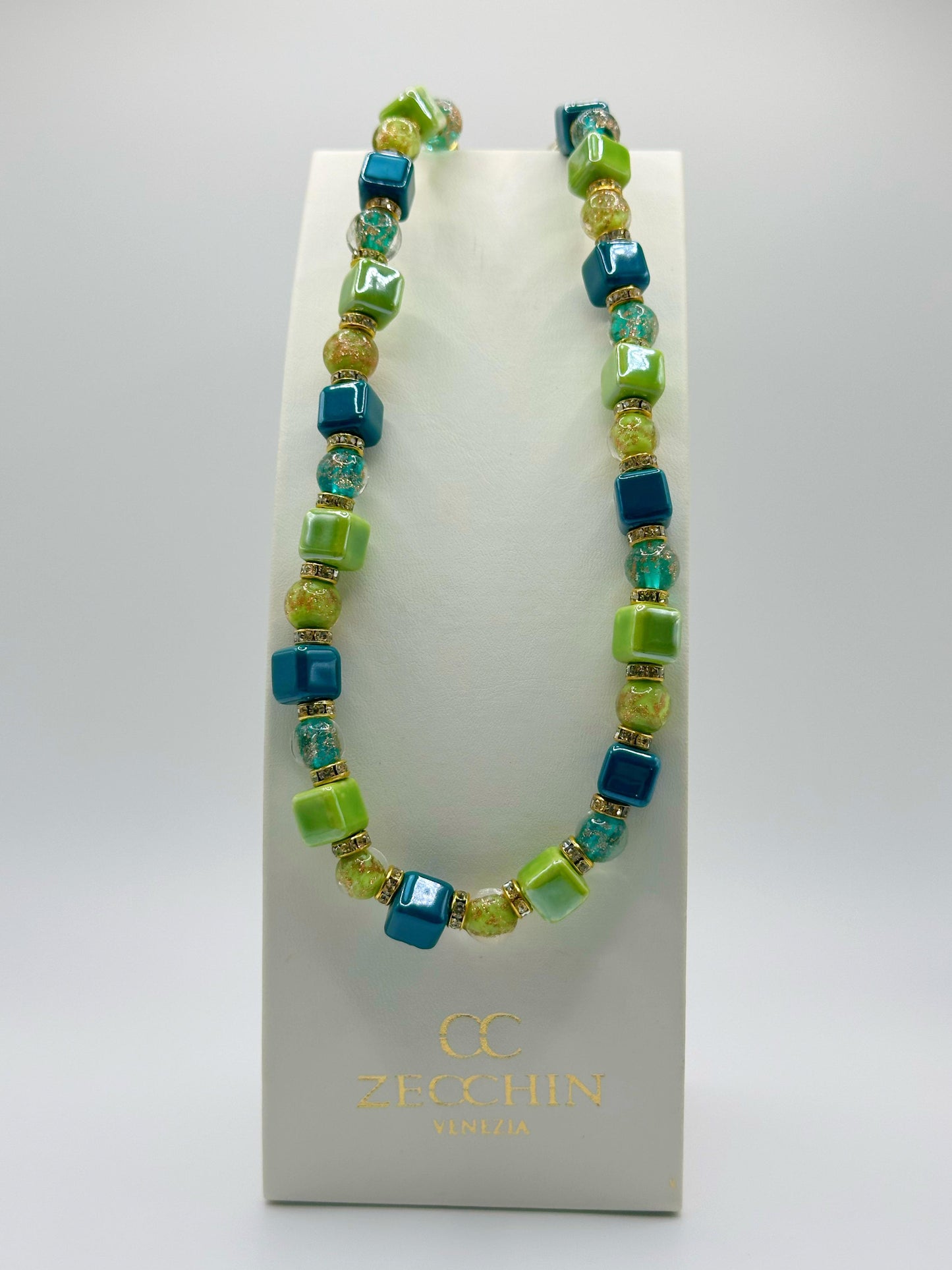 CUBO COLLANA perle in vetro di murano, ceramica e polvere d'oro Cm 48