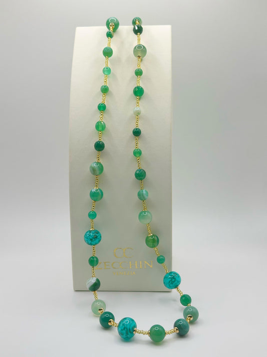 Collana lunga Scrigno verde con perle in vetro di Murano