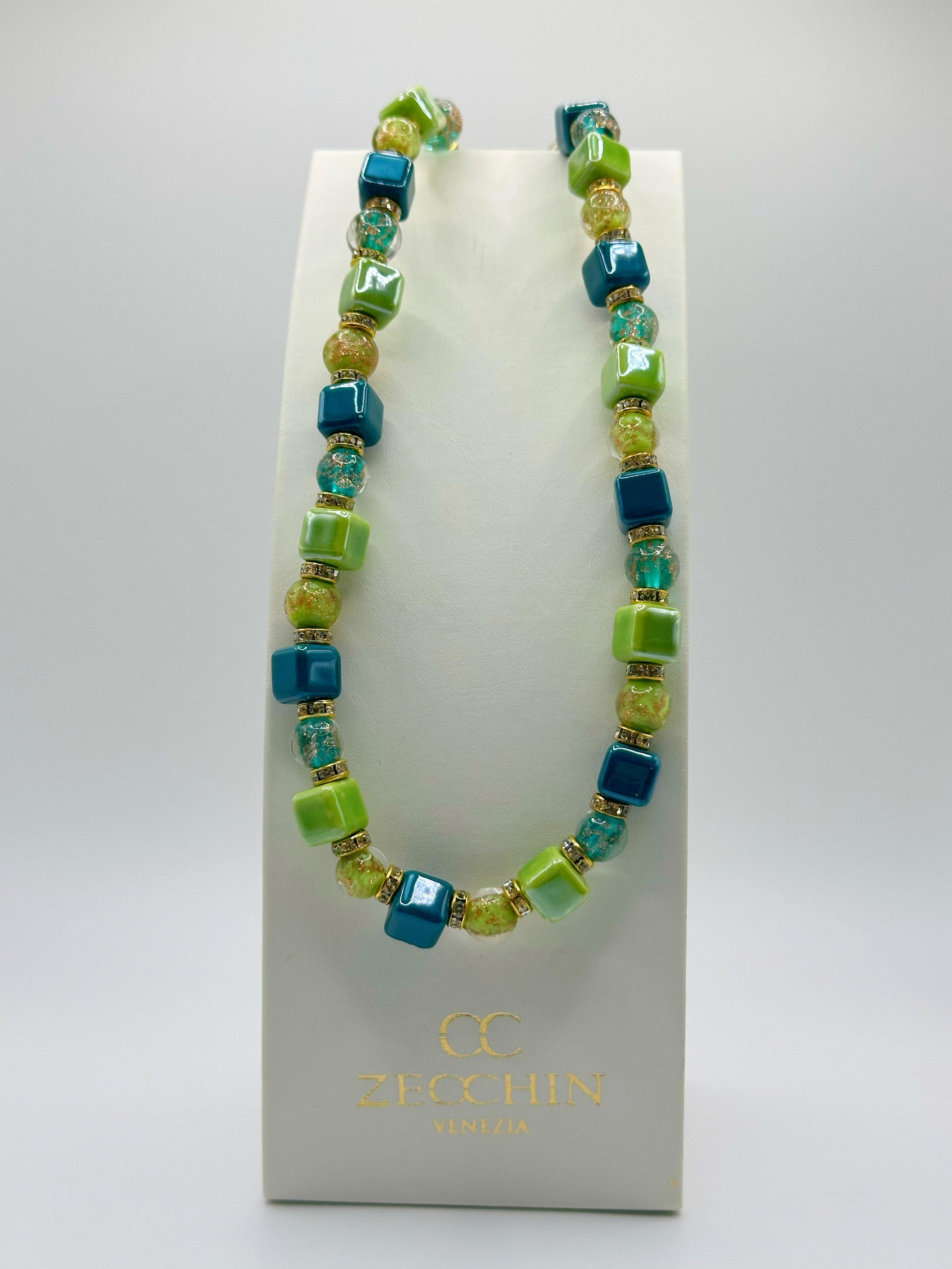 Collana donna lunga con madreperla blu e azzurra, fettuccia grigia ... | su Collana donna lunga con madreperla blu e azzurra, fettuccia grigia ... | su