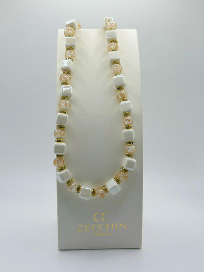 CUBO COLLANA perle in vetro di murano, ceramica e polvere d'oro Cm 48
