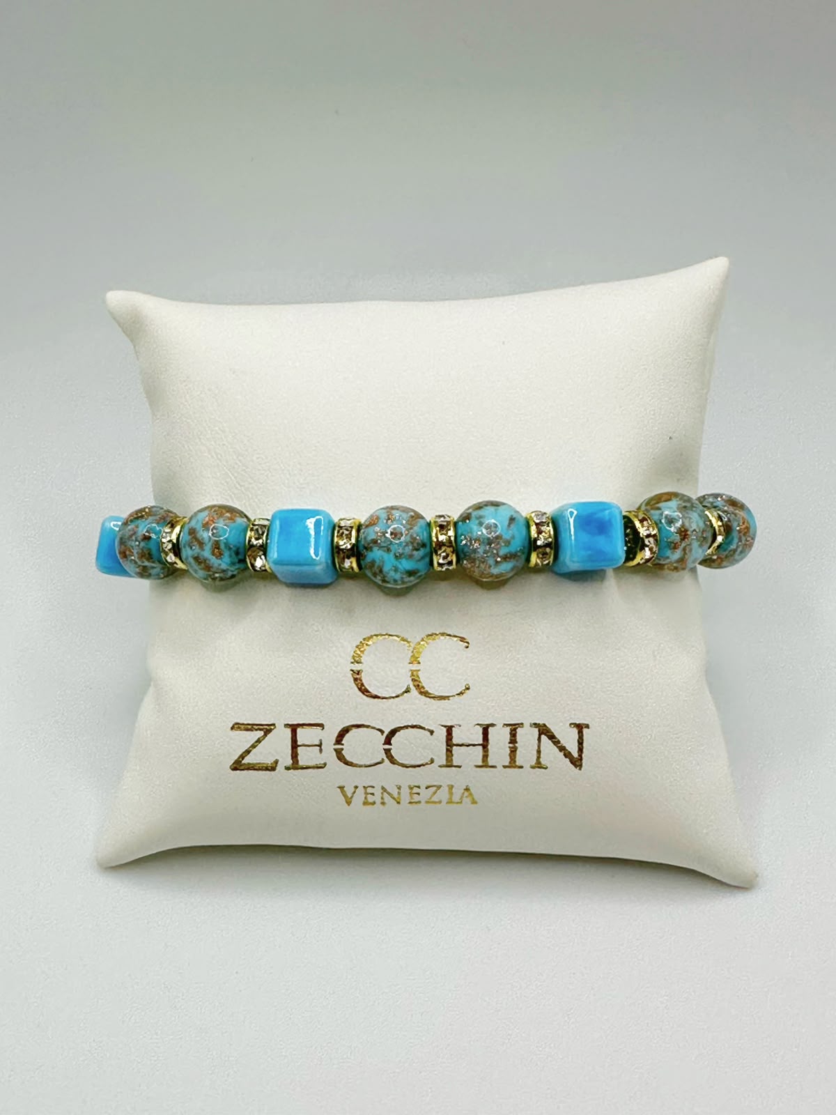 Bracciale Cubo con perle in vetro di Murano, ceramica e polvere d'oro, colore azzurro