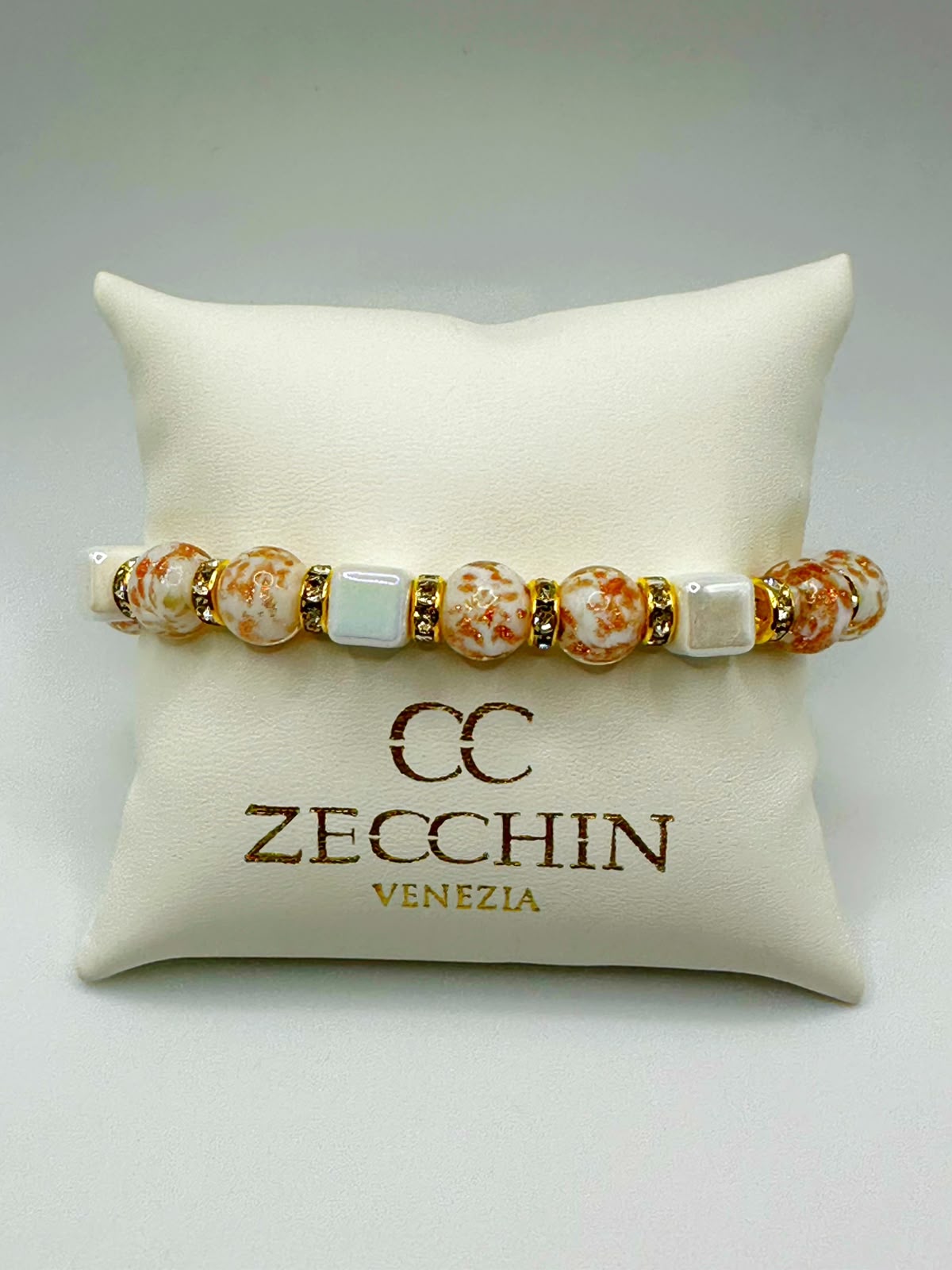 Bracciale Cubo con perle in vetro di Murano, ceramica e polvere d'oro, colore bianco