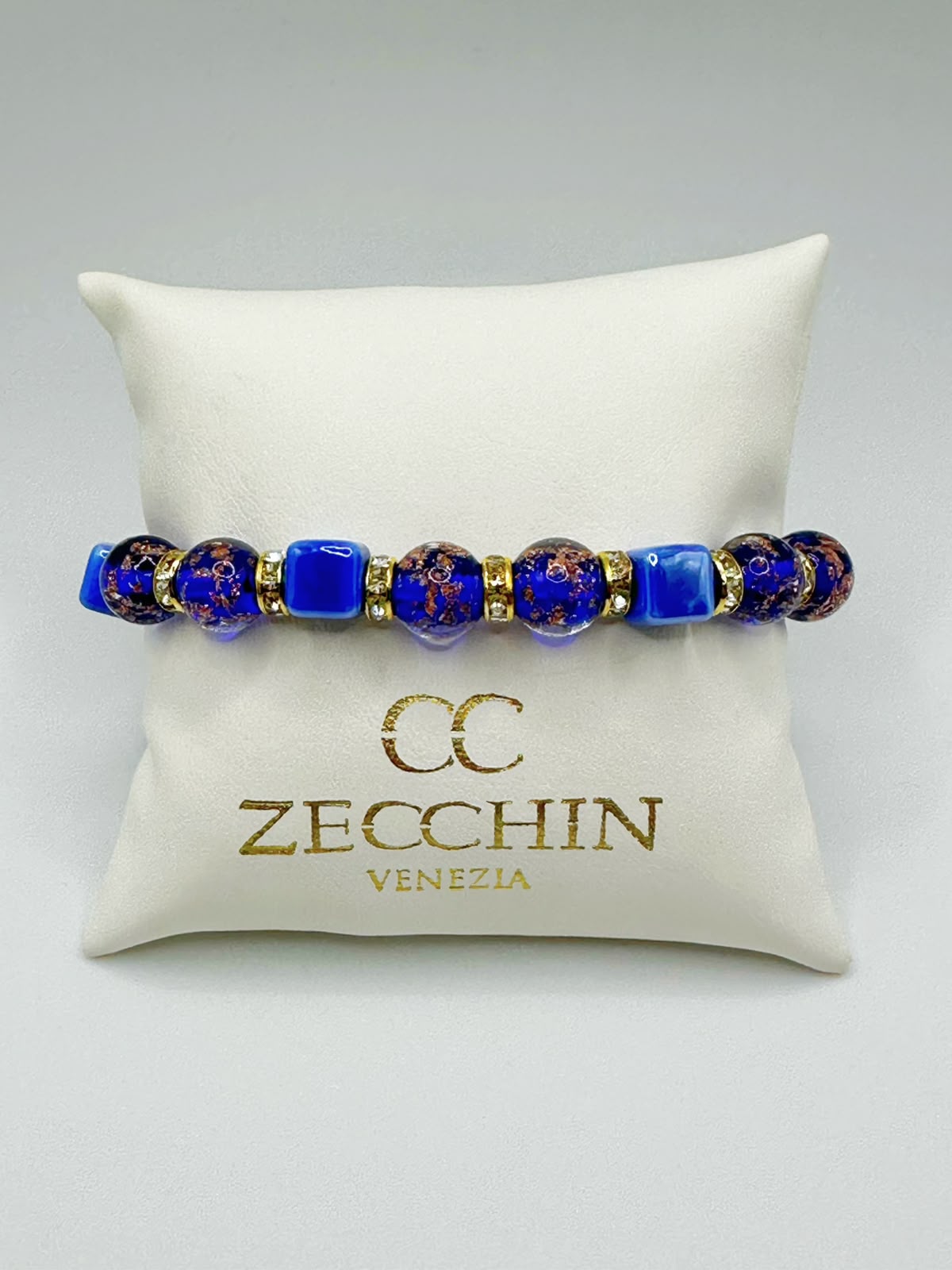 Bracciale Cubo con perle in vetro di Murano, ceramica e polvere d'oro, colore blu