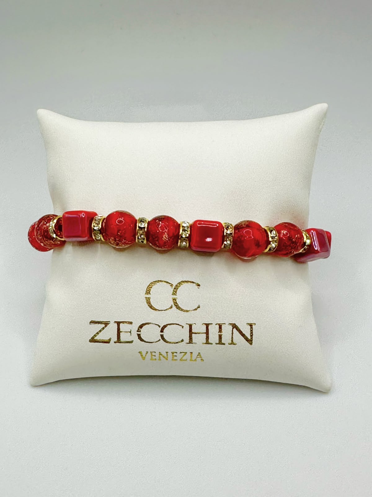 Bracciale Cubo con perle in vetro di Murano, ceramica e polvere d'oro, colore rosso