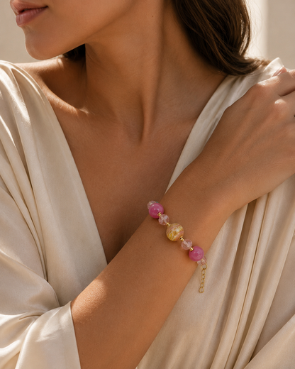 Bracciale Desiderio in vetro di Murano, oro 750 e avventurina, indossato