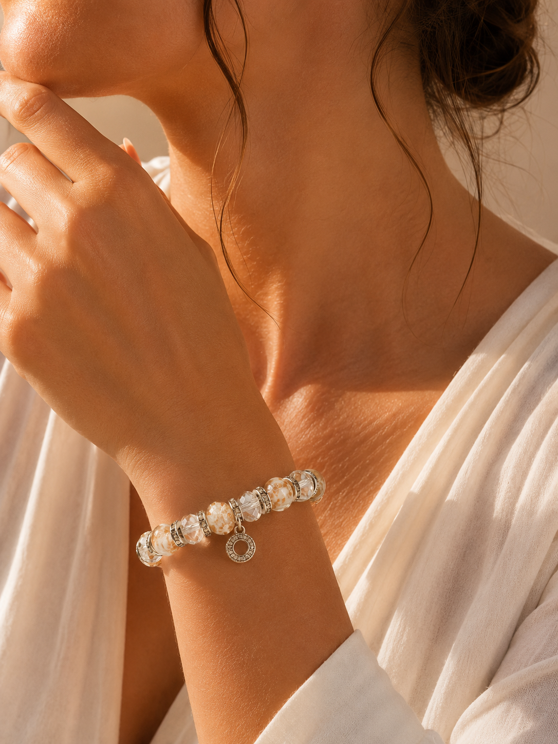 Bracciale Fenice con perle in vetro di Murano da 10 mm, indossato