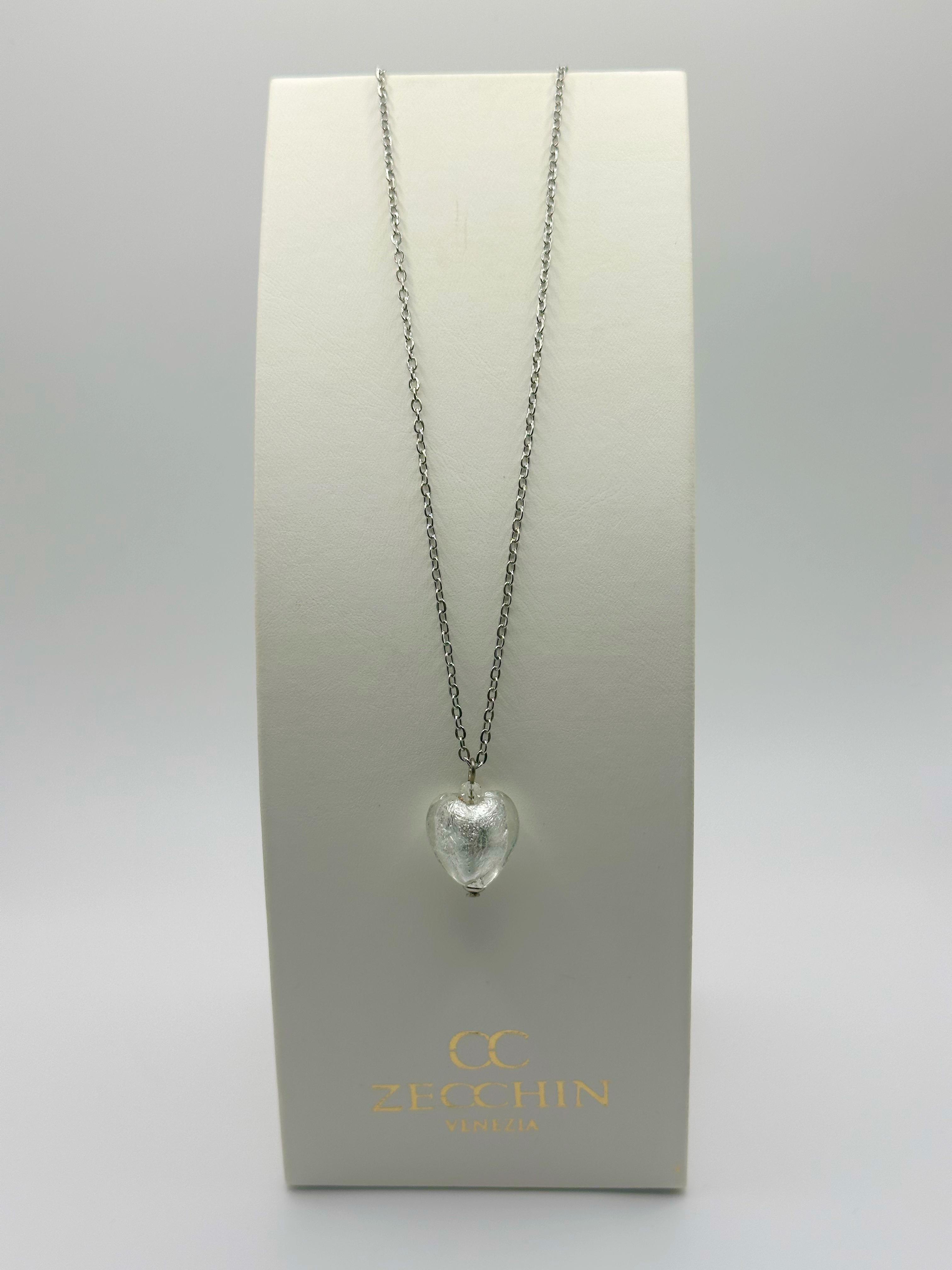 Collana con pendente a cuore in vetro di Murano con foglia argento, colore bianco