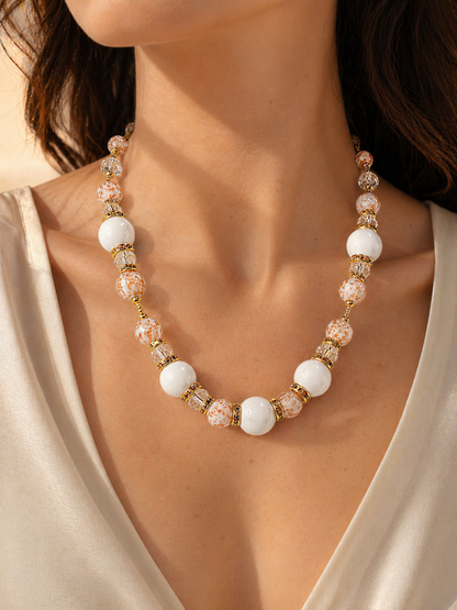 Collana Melissa con perle in vetro di Murano, indossata