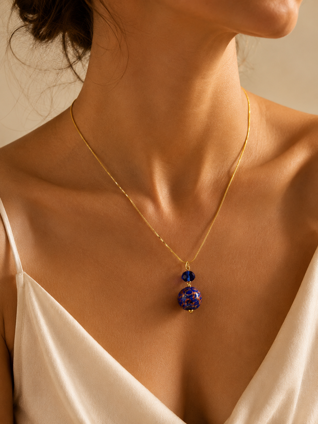 Collana Polvere di Stelle in vetro di Murano, 45 cm, indossata