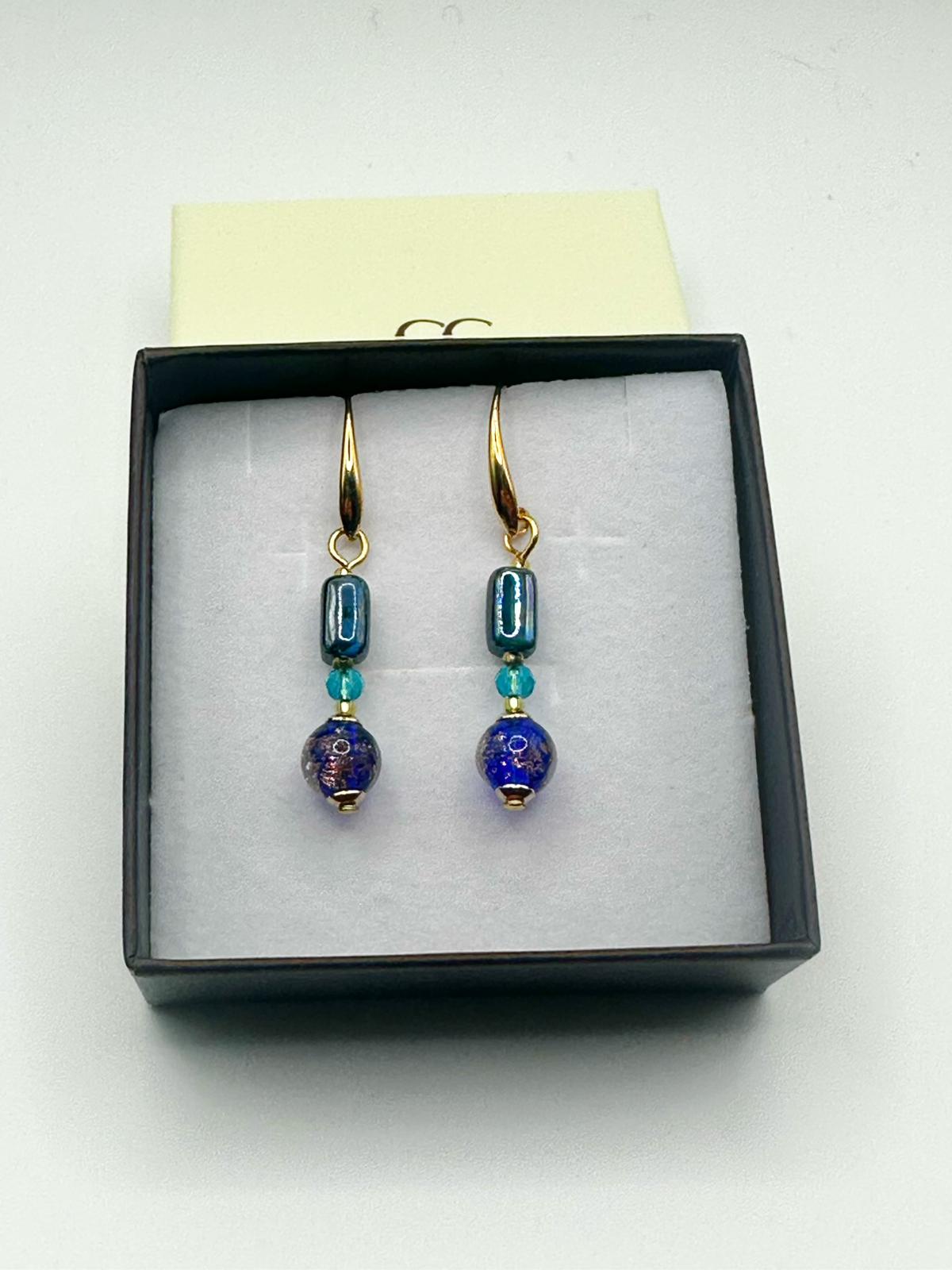 Orecchini Atene in vetro di Murano e avventurina, colore blu