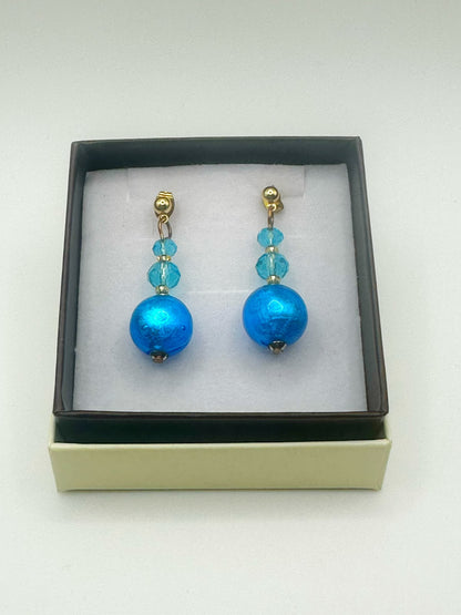 Orecchini Matilde con perle in vetro di Murano, colore azzurro