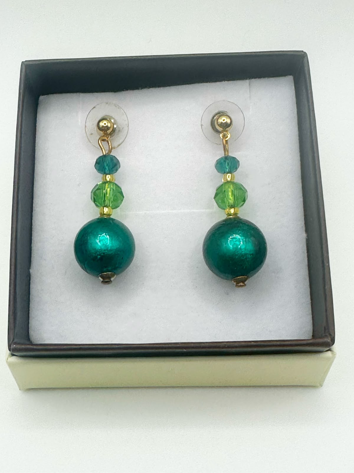 Orecchini Matilde con perle in vetro di Murano, colore verde
