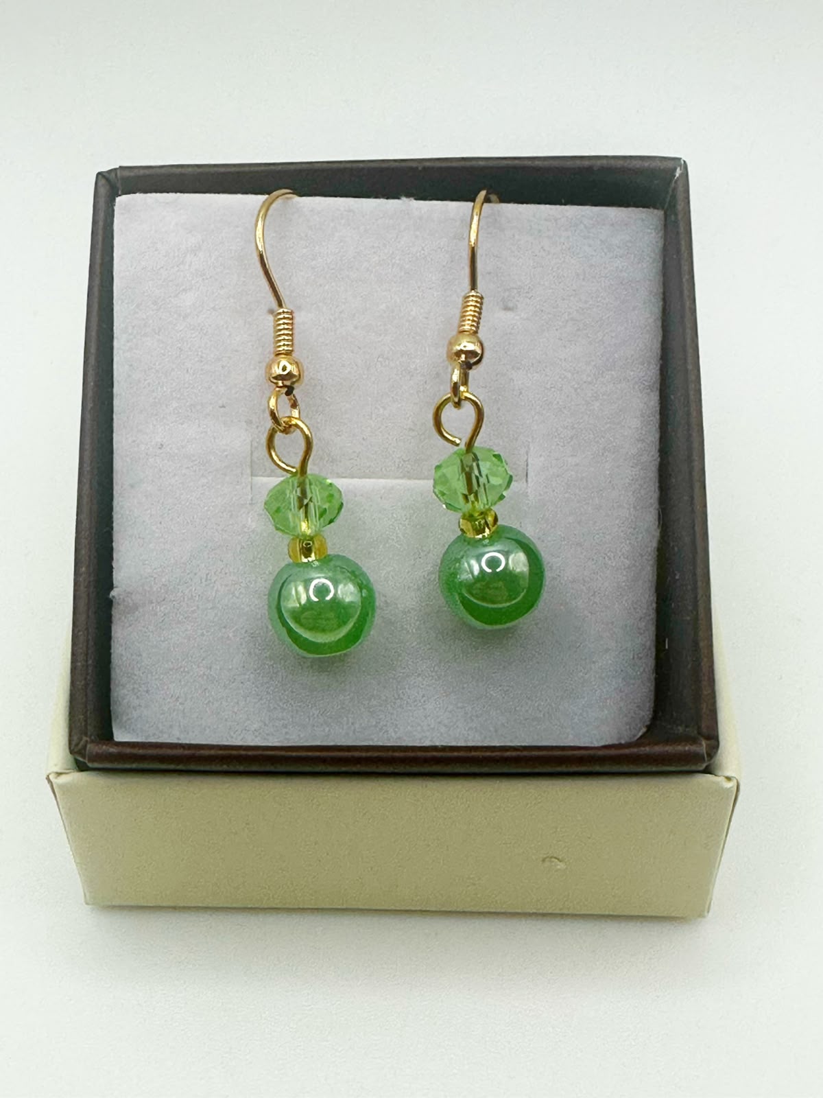 Orecchini Pastello con perle in vetro di Murano, colore verde chiaro